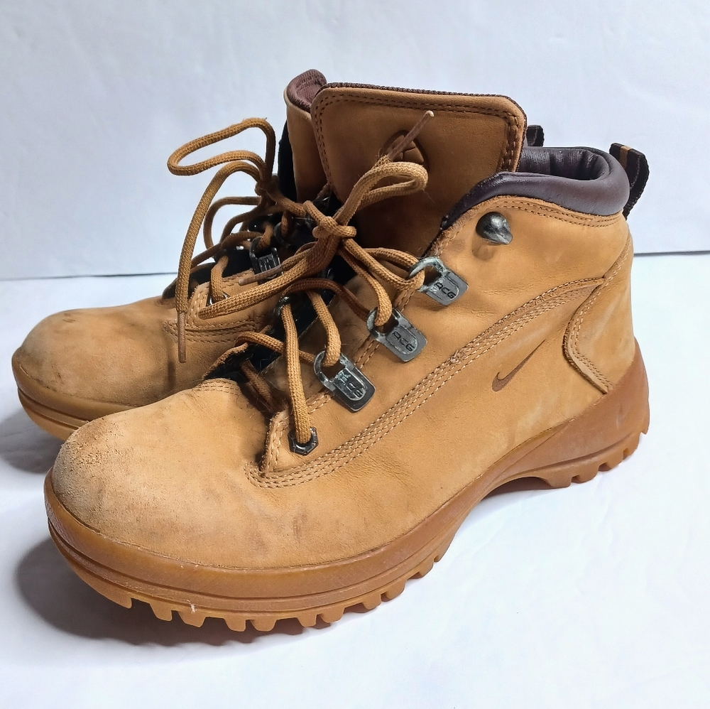 Nike ACG Vintage Tan Hiking Boots